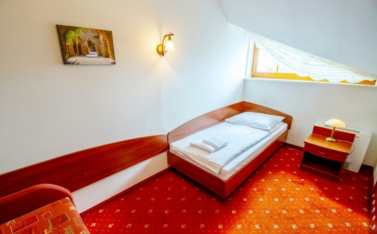 Hotel Stary Mlyn Koziegłowy Eksteriør billede